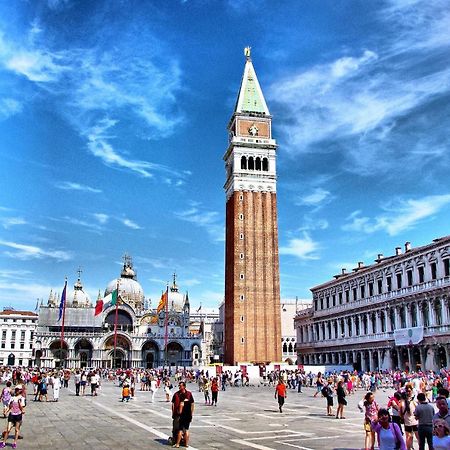Raggio Di Sole Dietro Piazza San Marco Venedig Eksteriør billede