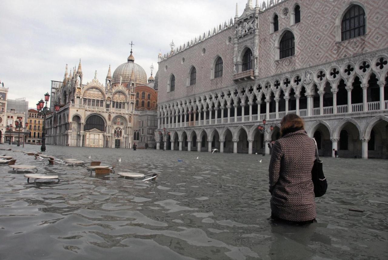 Raggio Di Sole Dietro Piazza San Marco Venedig Eksteriør billede