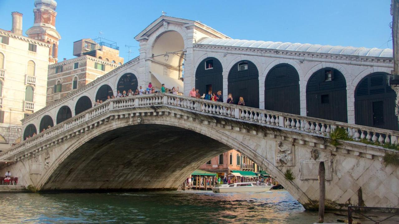 Raggio Di Sole Dietro Piazza San Marco Venedig Eksteriør billede