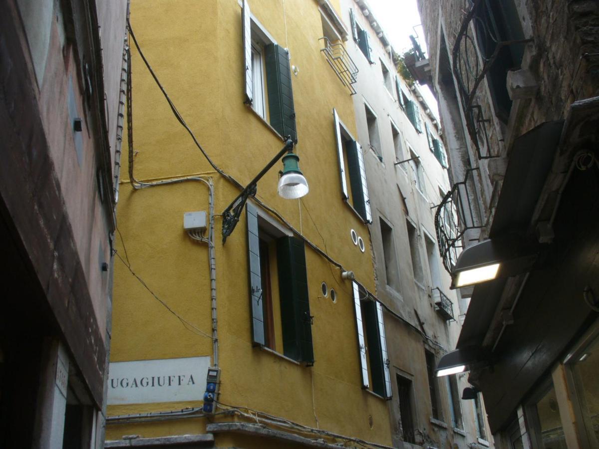 Raggio Di Sole Dietro Piazza San Marco Venedig Eksteriør billede